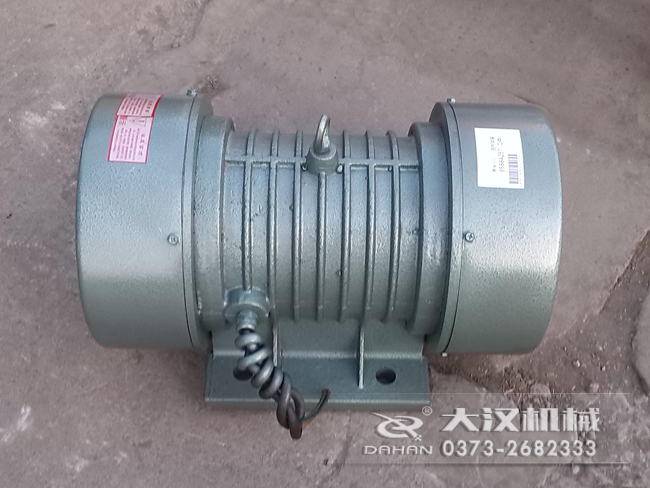 VB振動電機的選型要根據(jù)所匹配產品需要的激振大小，進行選擇。