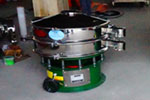 800型單層三次元振動篩，產(chǎn)量可達800kg/h。